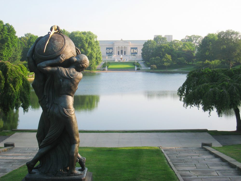 The lagoon and statue at the Cleveland Museum of Art