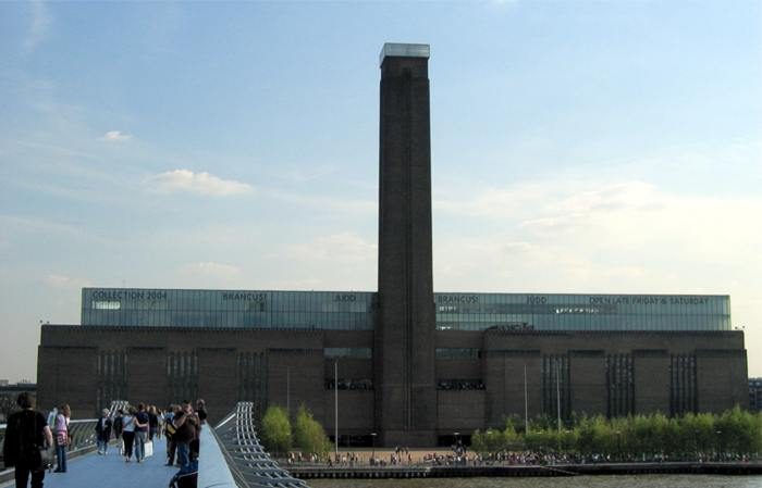 Tate Modern seen from the Millennium Bridge